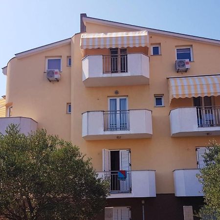 Apartmani Lili Sukošan Екстериор снимка