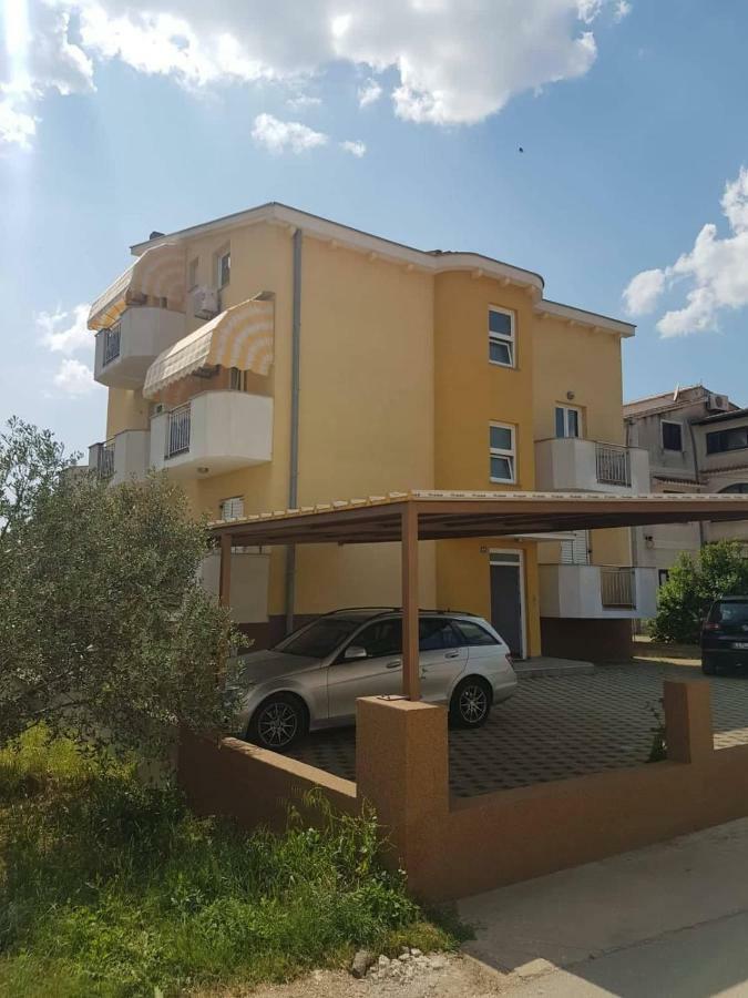 Apartmani Lili Sukošan Екстериор снимка