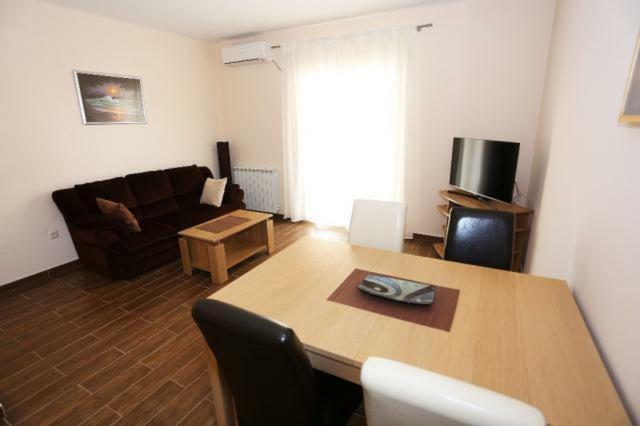 Apartmani Lili Sukošan Екстериор снимка