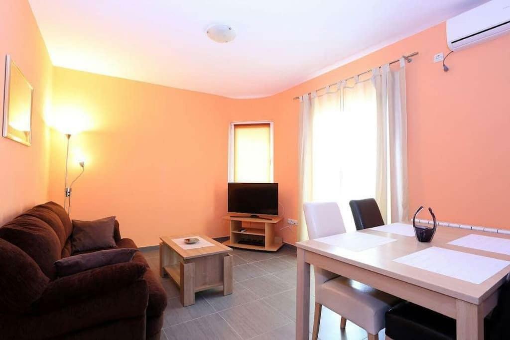 Apartmani Lili Sukošan Екстериор снимка