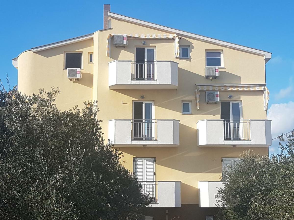 Apartmani Lili Sukošan Екстериор снимка