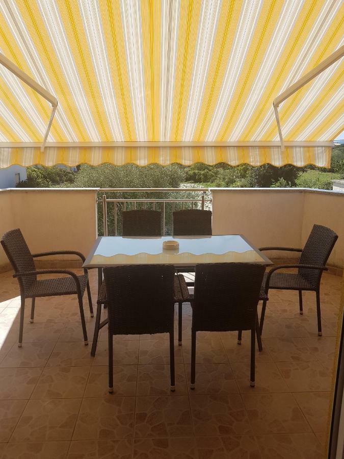 Apartmani Lili Sukošan Екстериор снимка