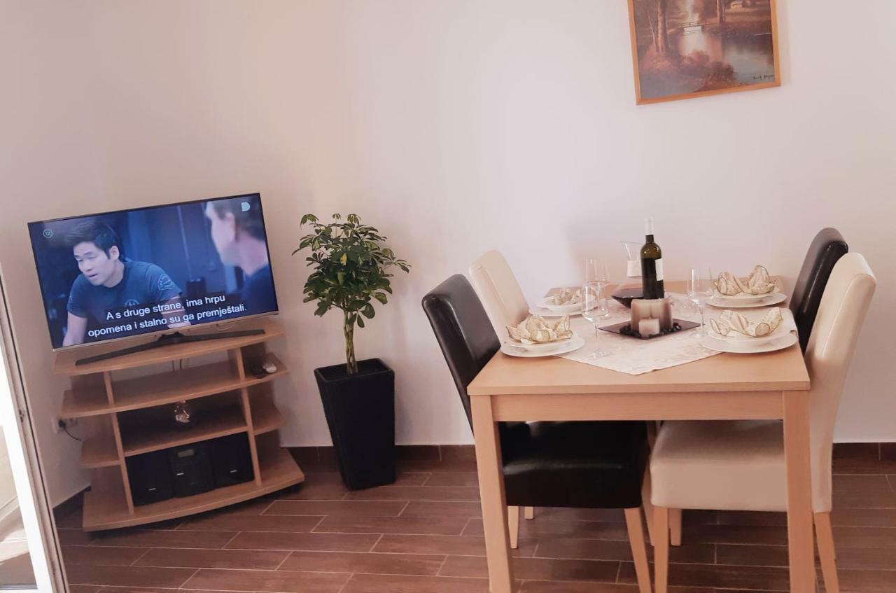 Apartmani Lili Sukošan Екстериор снимка