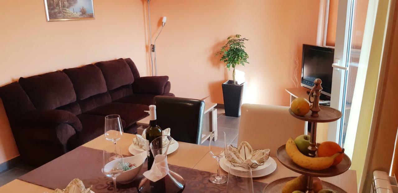 Apartmani Lili Sukošan Екстериор снимка