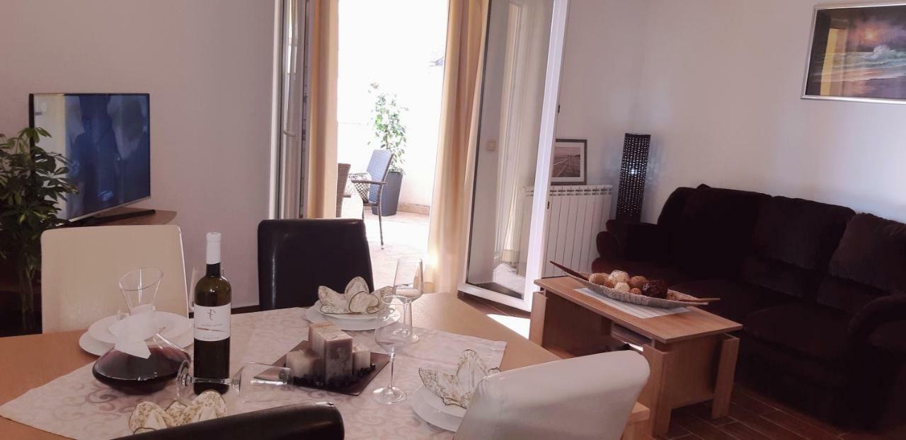 Apartmani Lili Sukošan Екстериор снимка