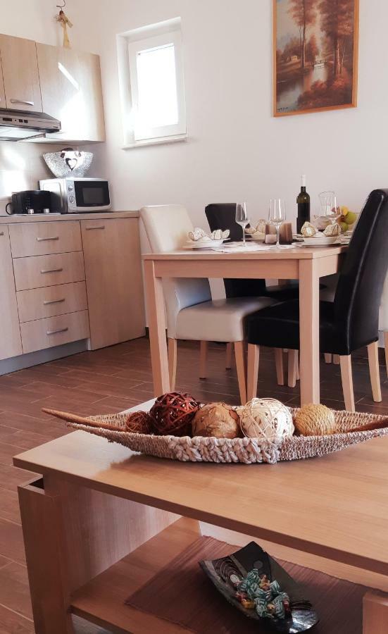 Apartmani Lili Sukošan Екстериор снимка