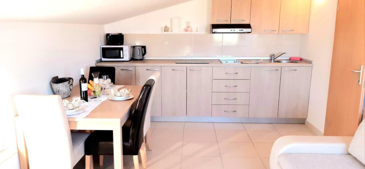 Apartmani Lili Sukošan Екстериор снимка