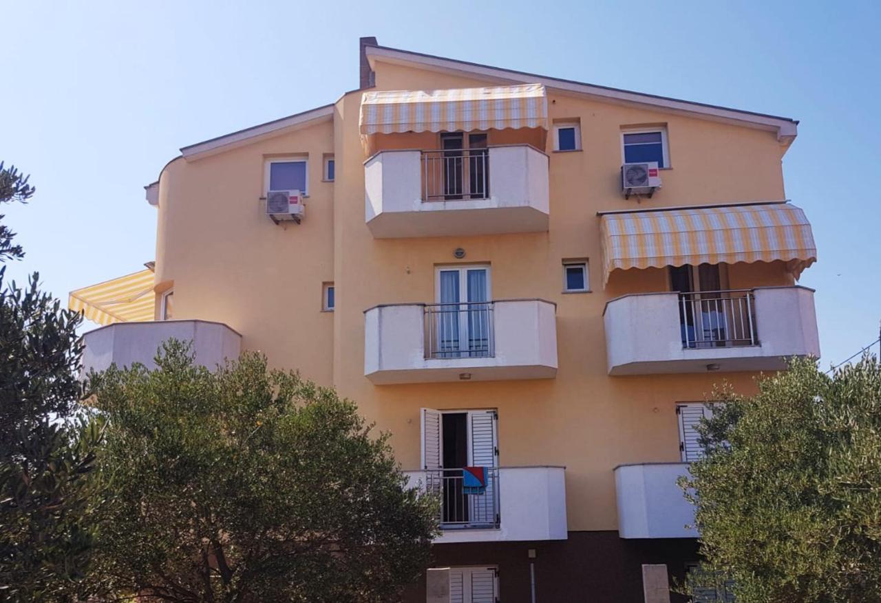 Apartmani Lili Sukošan Екстериор снимка