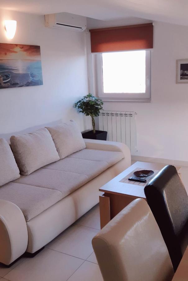 Apartmani Lili Sukošan Екстериор снимка