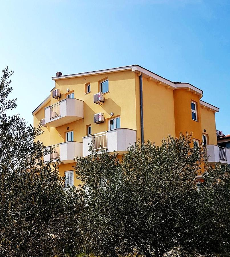 Apartmani Lili Sukošan Екстериор снимка